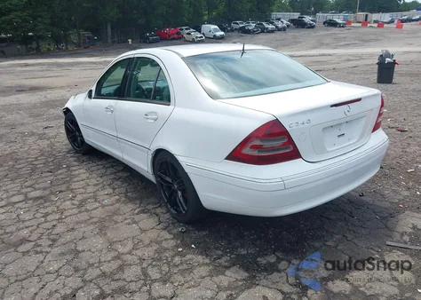 2001 Mercedes-Benz C 240 z USA, uszkodzony, nr VIN WDBRF61J61F082443